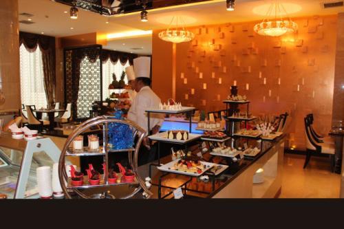 从幕后到台前 酒店餐饮主管的核心职责与管理艺术