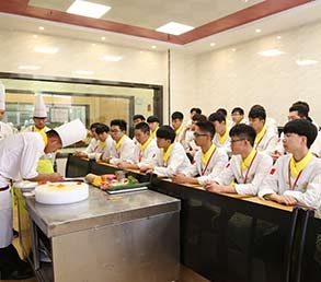 从烹饪到管理 为什么选择酒店餐饮管理才是你的职业跳板